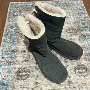 Gray Ugg’s used